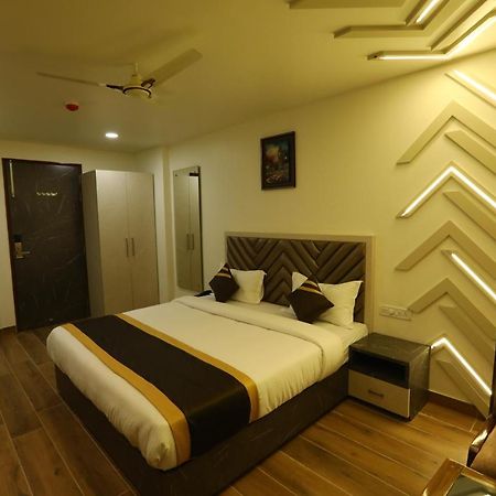 Hotel D SilverLeaf Lucknow Exterior foto