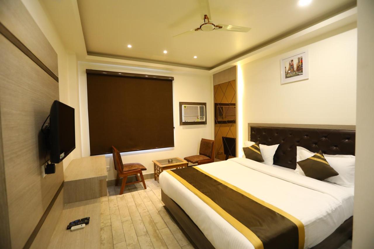 Hotel D SilverLeaf Lucknow Exterior foto