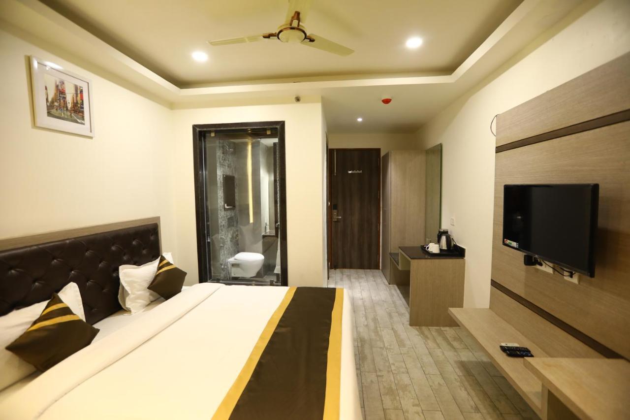 Hotel D SilverLeaf Lucknow Exterior foto