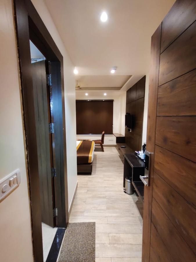 Hotel D SilverLeaf Lucknow Exterior foto