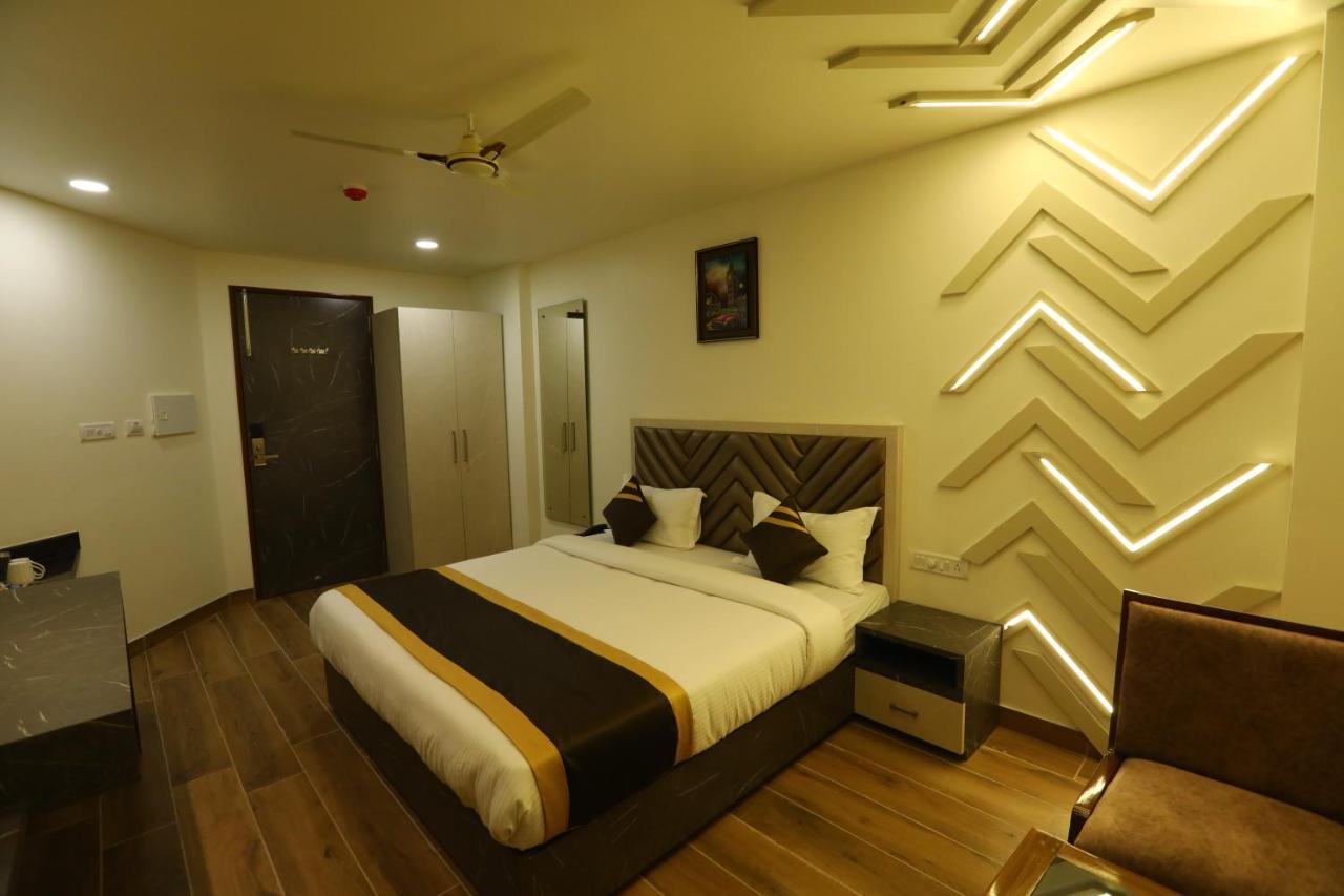 Hotel D SilverLeaf Lucknow Exterior foto