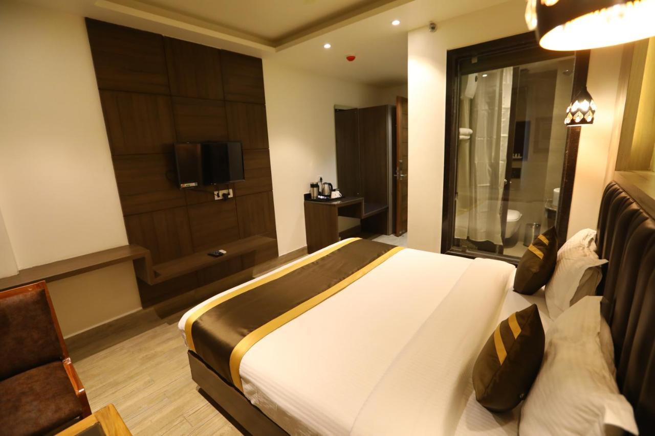 Hotel D SilverLeaf Lucknow Exterior foto
