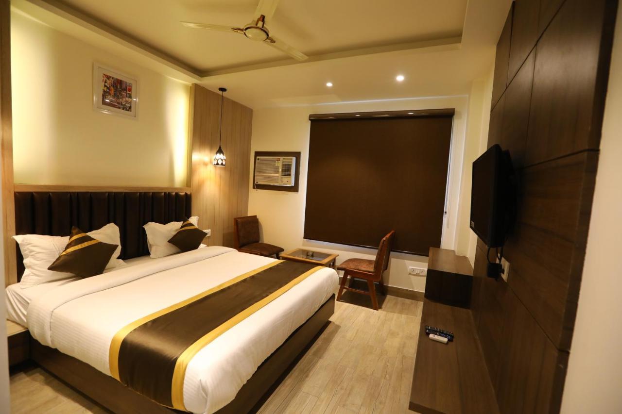 Hotel D SilverLeaf Lucknow Exterior foto