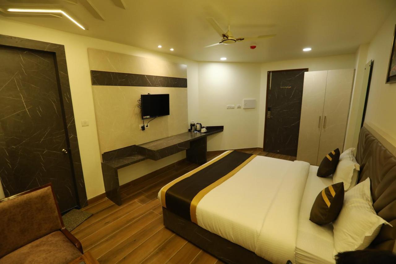 Hotel D SilverLeaf Lucknow Exterior foto